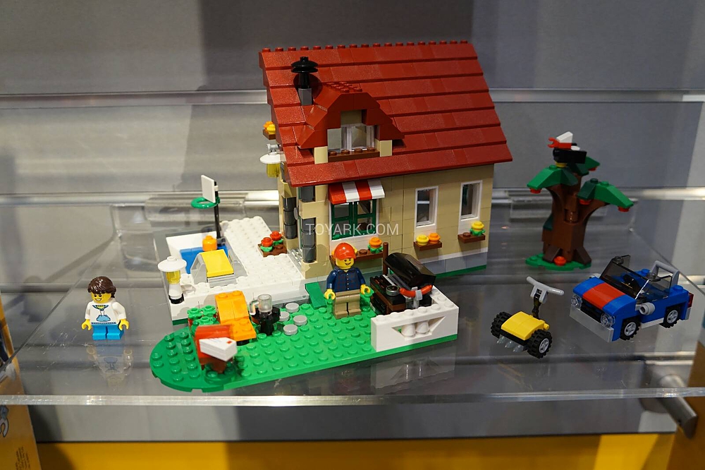 Toy-Fair-2015-LEGO-Creator-026