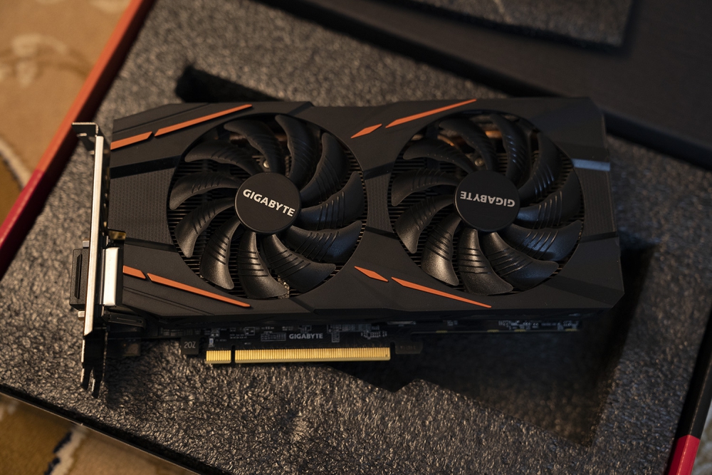 노동자 그래픽카드 rx570 중고 구매. 노동자 그래픽카드 rx570 중고 구매.