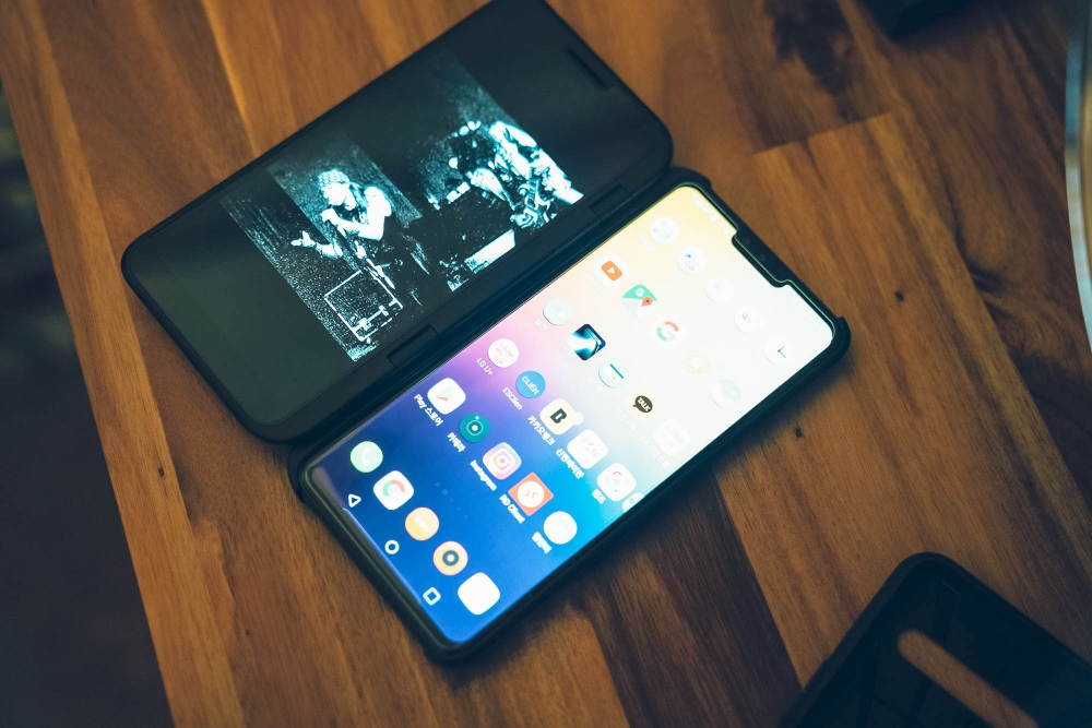 LG V50 휴대폰의 하이라이트 듀얼스크린.. LG V50 휴대폰의 하이라이트 듀얼스크린..